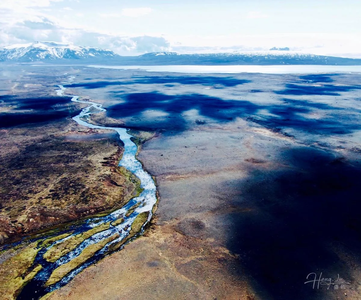 Aerial-view-of-winding-river-flowing-through-vast-plains
