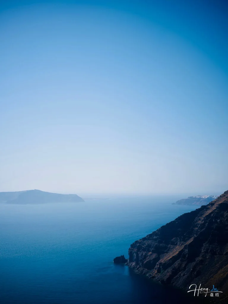 Clear-blue-sea-with-rocky-coastline