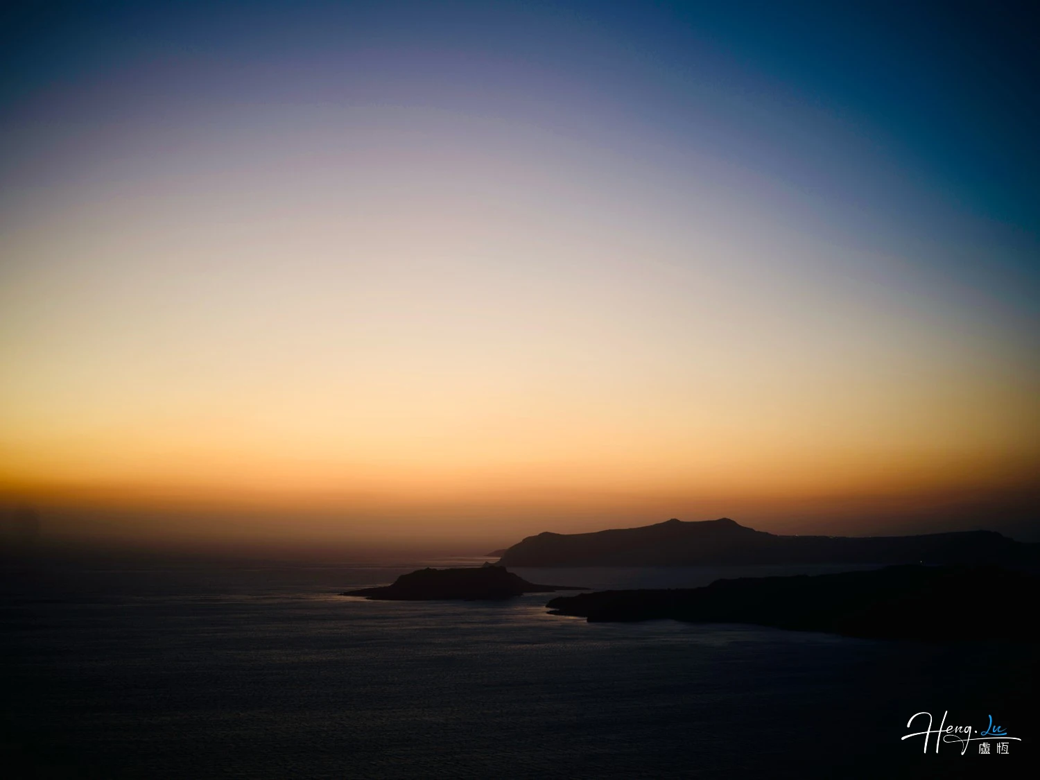Dusk-sky-over-sea-and-islands