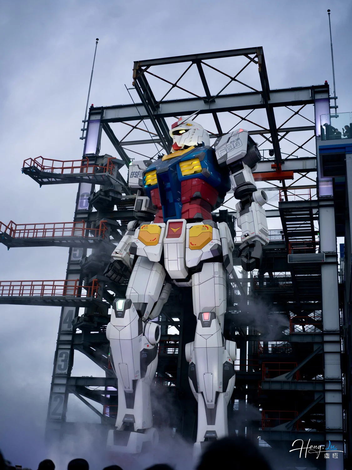 Large-gundam-robot