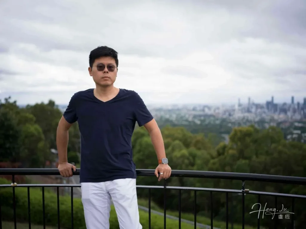 lu-heng-overlooking-city-from-hilltop-viewpoint