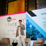 Luheng-presenting-on-stage-at-tech-conference