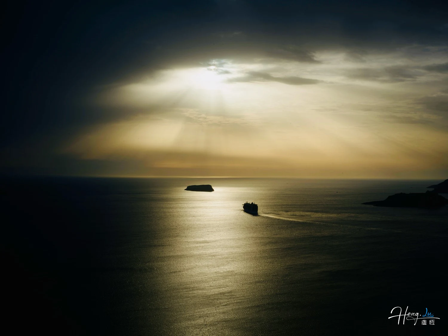 Ship-sailing-under-dramatic-sunset-sky