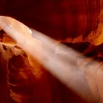 Sunlight-beams-through-antelope-canyon-red-rocks
