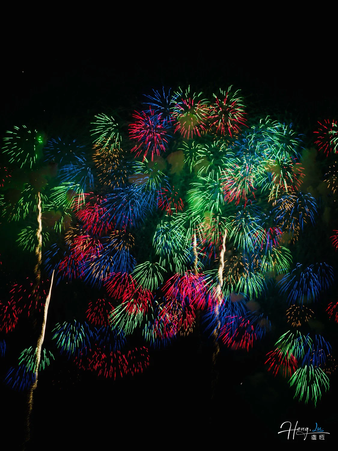 multicolor-fireworks-lighting-up-dark-sky