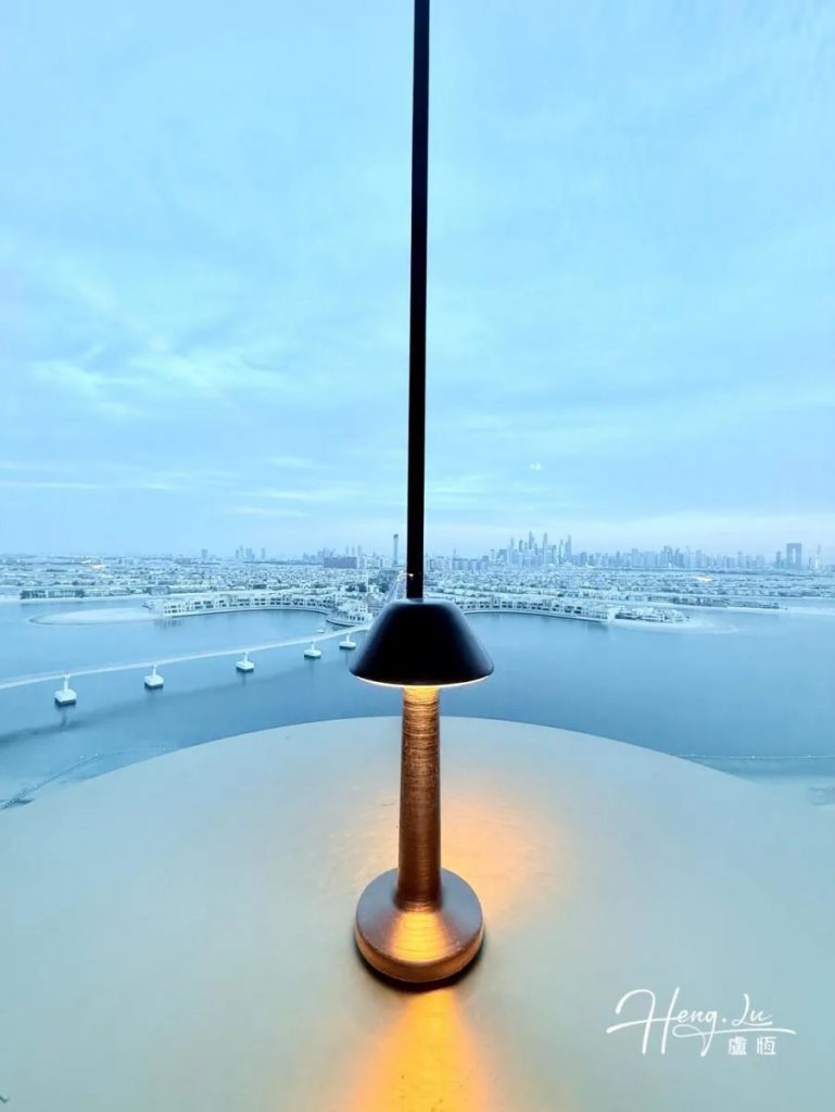 a-quiet-light-in-the-big-city