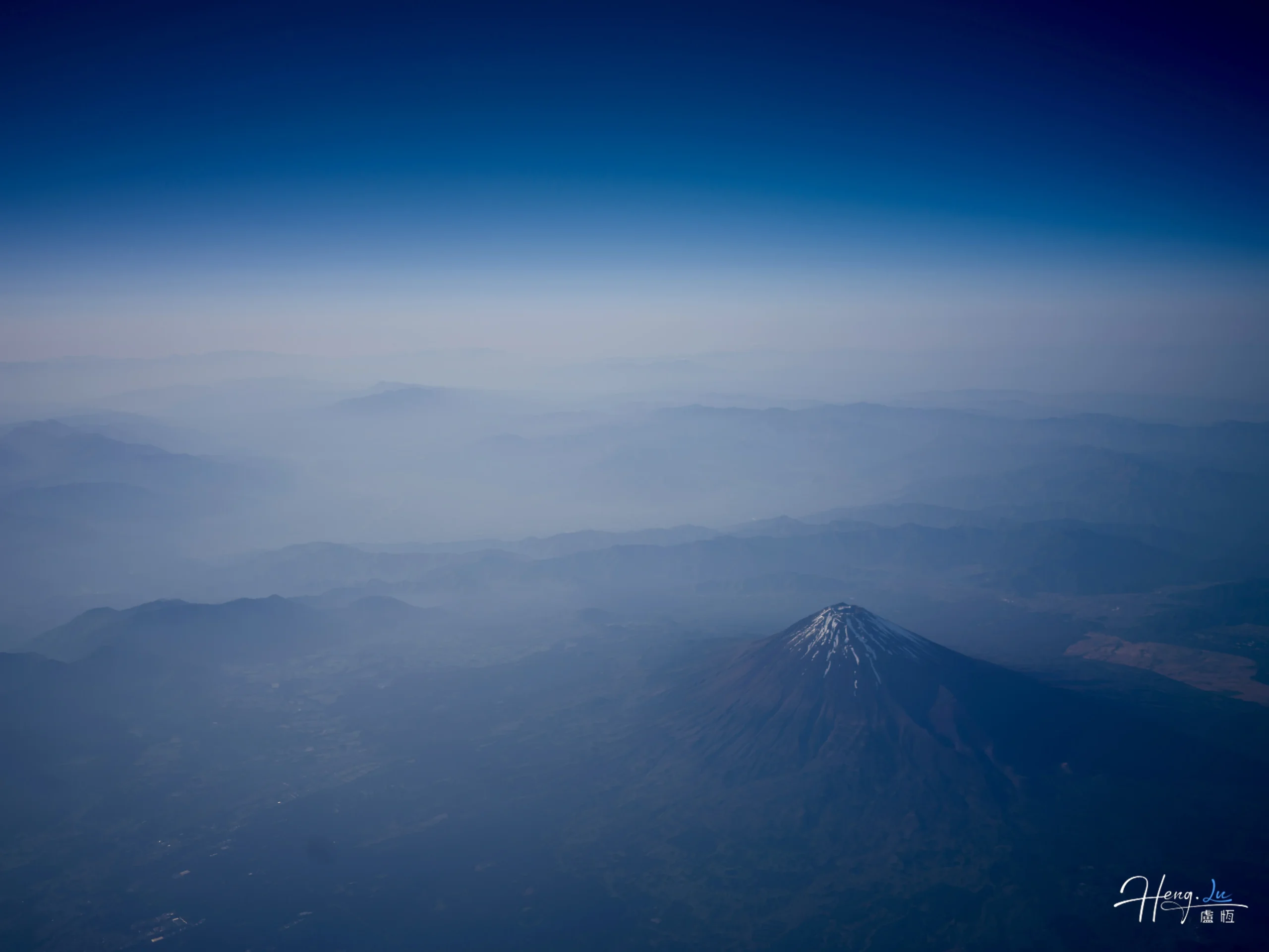 aerial-view-of-mount-fuji-with-misty-horizon-1